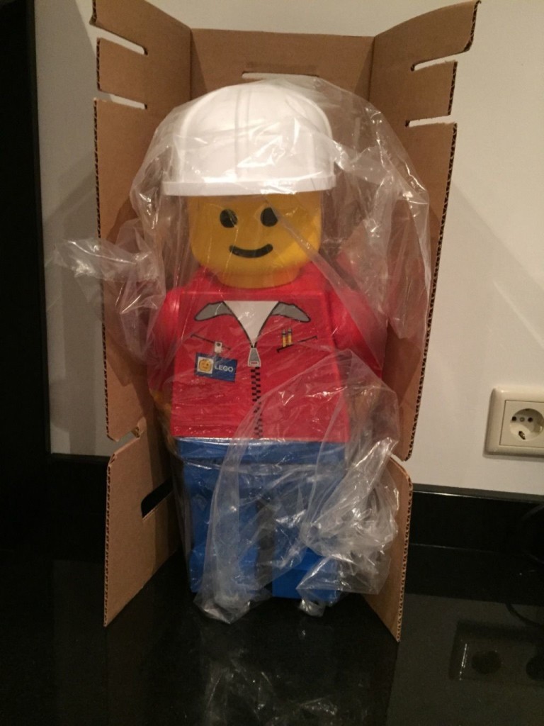 Lego 19 inch minifigure store display minifigure packing materials