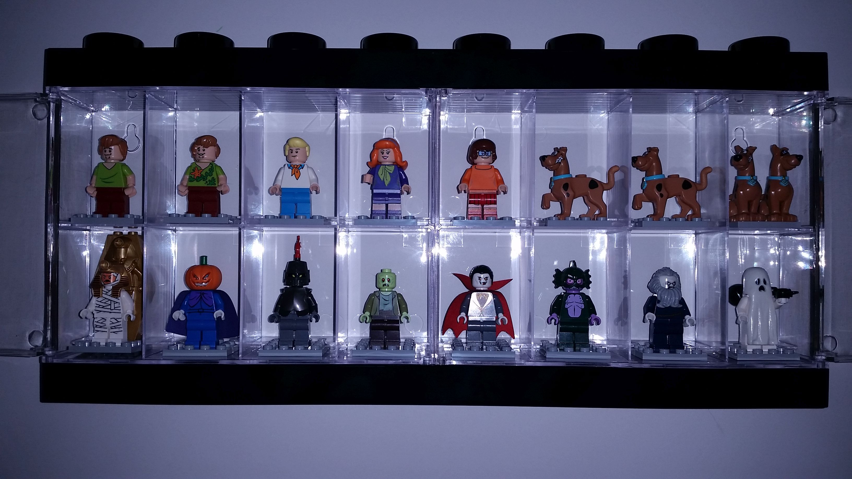 New Large Clear Minifigure Display Case Found at Toys R Us today -  Minifigure Price Guide