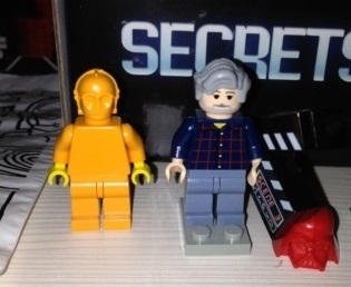 George-Lucas-Prototype-minifigure-With-Orange-C-3PO-Prototype-Figure-Billund-and-Red-Darth-Vader-Mask