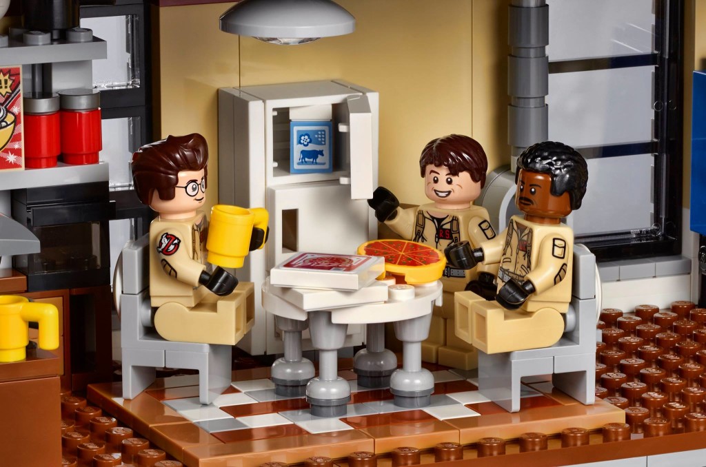 Lego Ghostbuster 75827 Official Image MinifiguresBox Eating at table