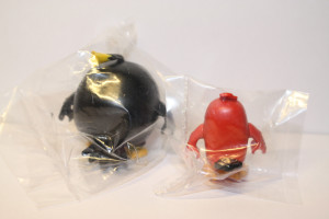 Lego Angry Birds Red and Bomb Minifigure Back