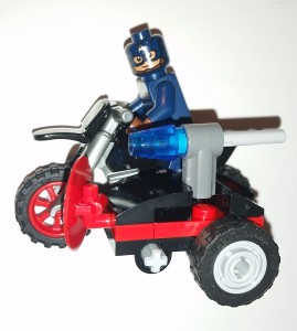 Lego Super Heroes Marvel Civil War Captain America Motorcycle Polybag found on Toys R Us site built (3)