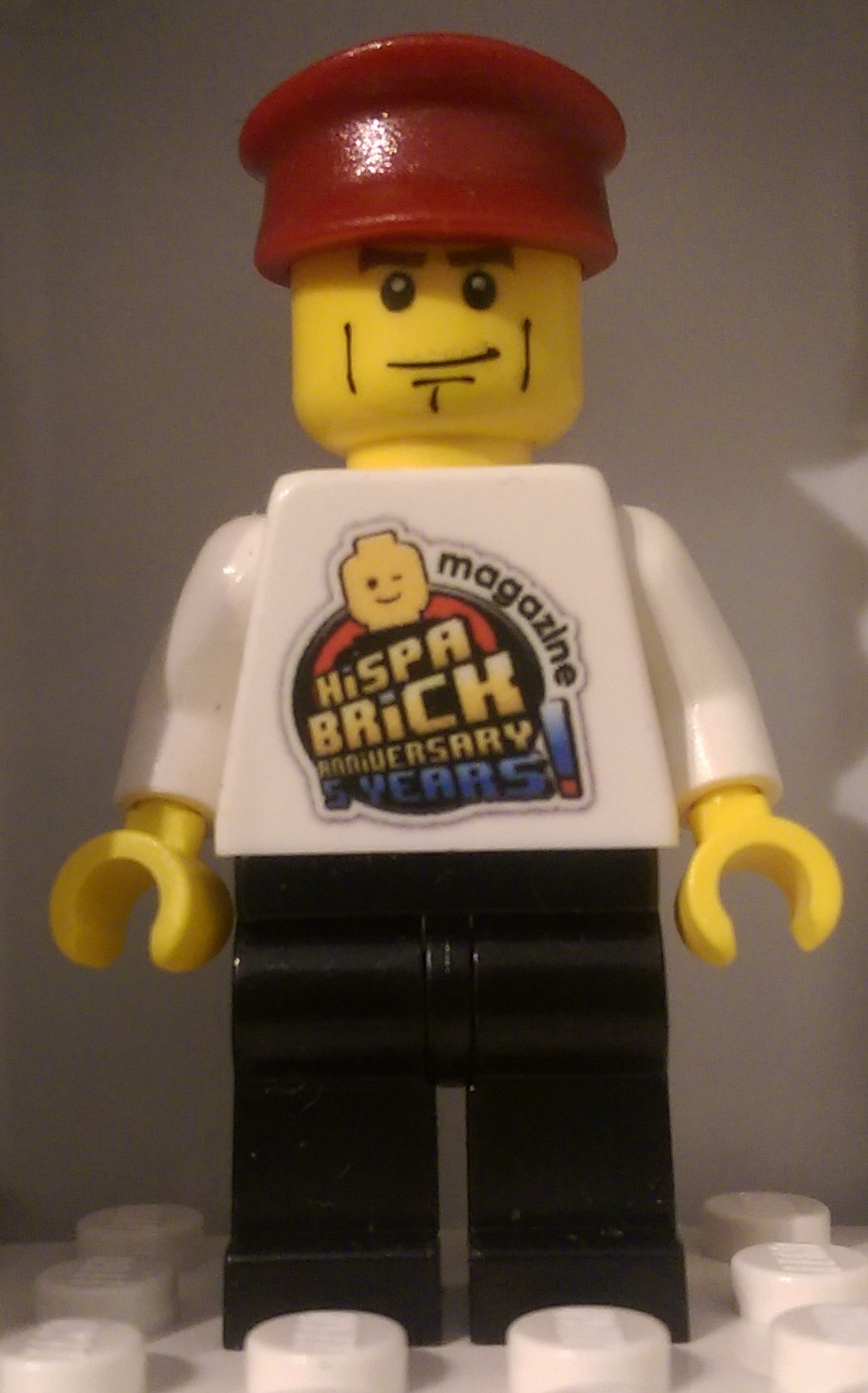 HispaBrick Magazine Minifigure 5 Year Anniversary