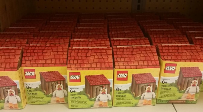 First Video Unboxing of Lego Toys R Us Chicken Suit Exclusive Easter Pack