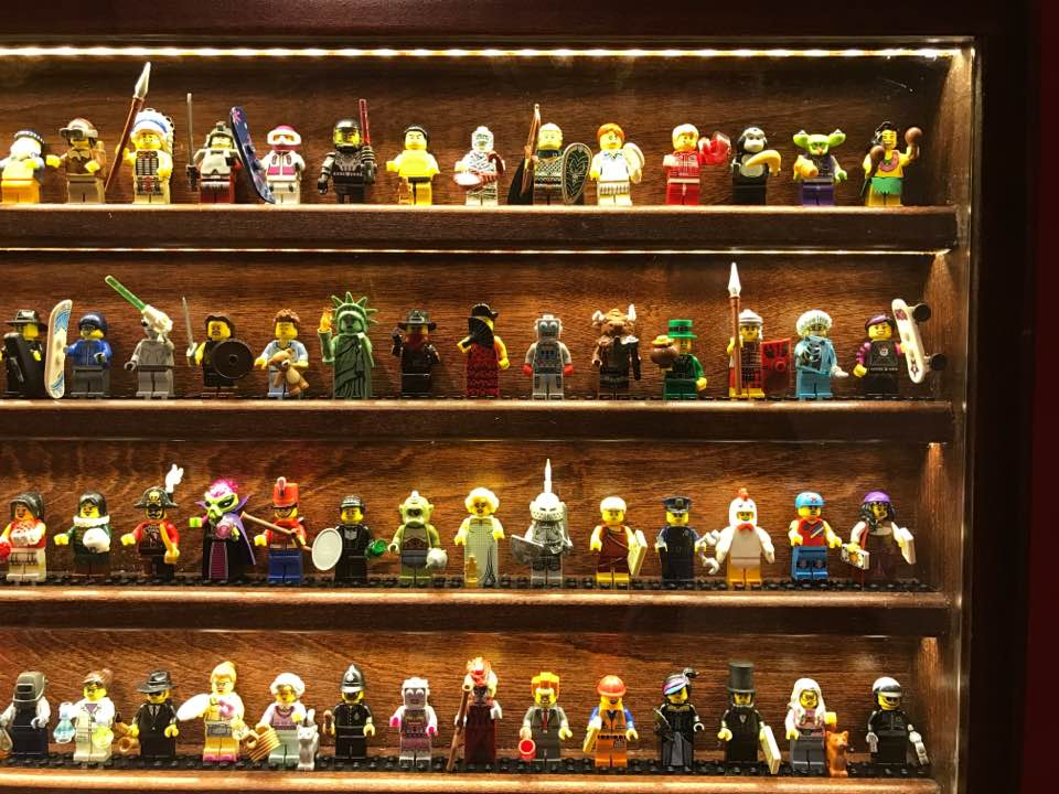 Collectors Corner - How do you display your Minifigures - This is how ...