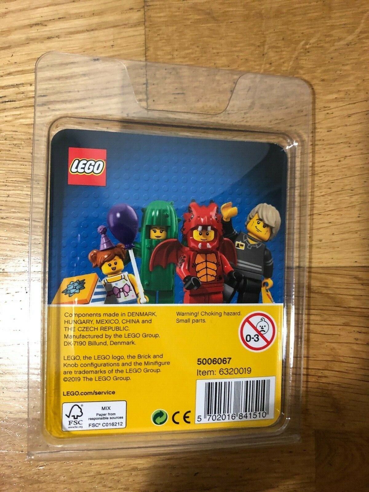 LEGO Southampton UK Store Grand Opening Minifigure - Minifigure Price Guide